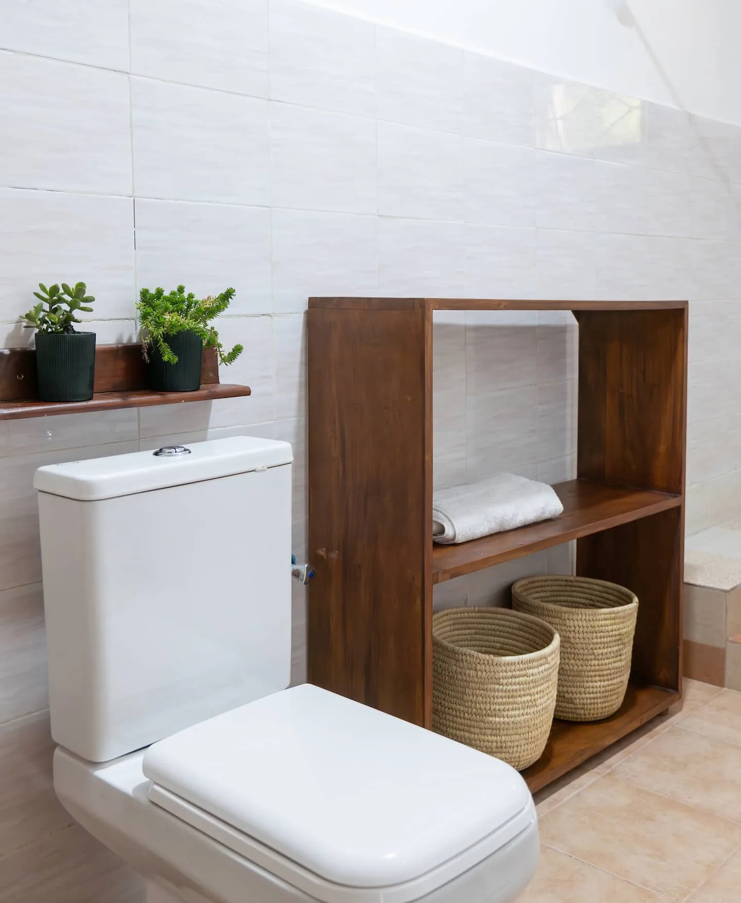 Tiled full bathroom with a basin, mirror and hot-water shower