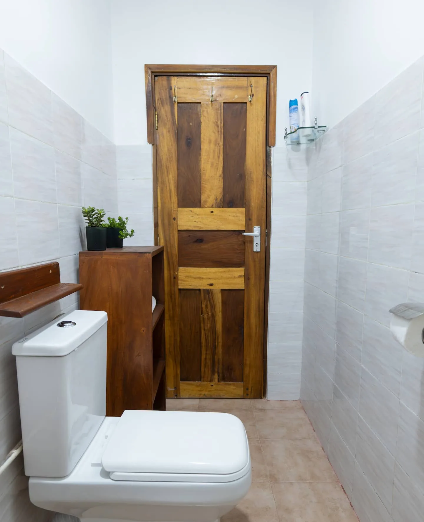 Second full bathroom with fresh towels and clean fittings